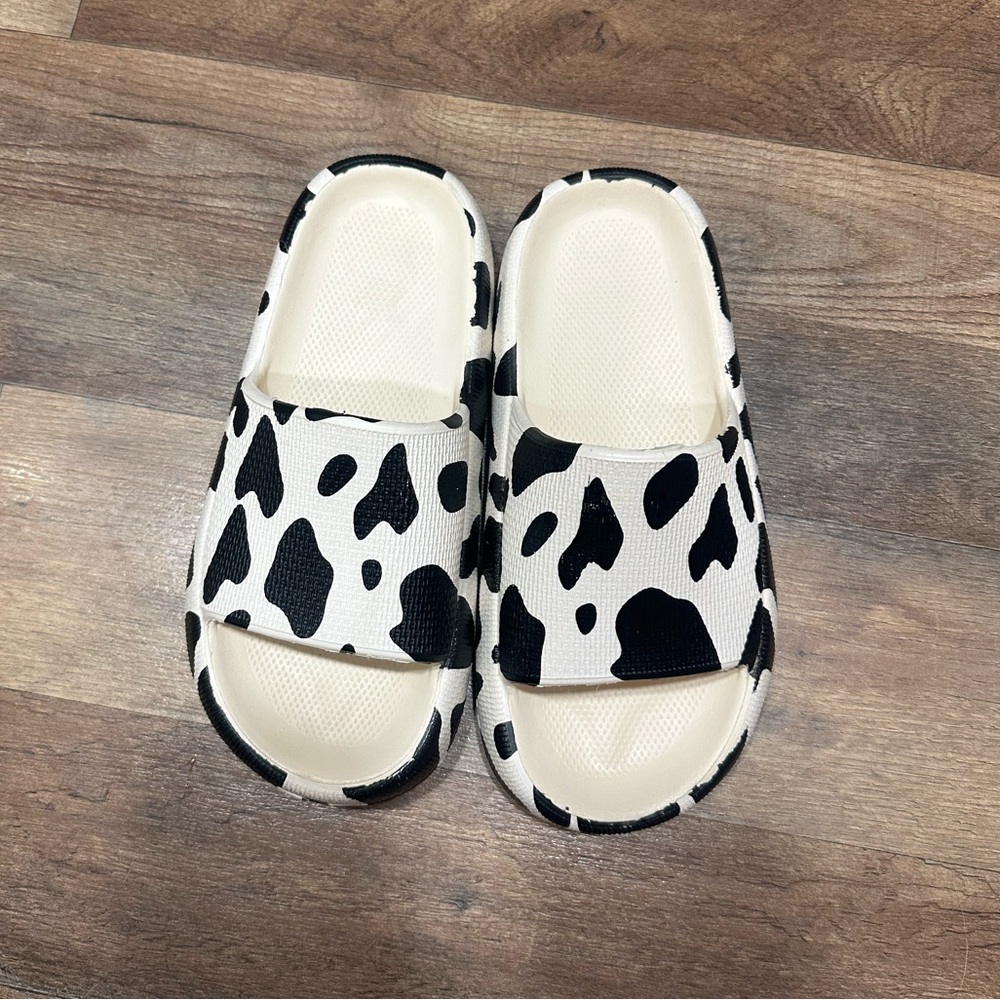 Cow print Slides - Picture 2 of 5